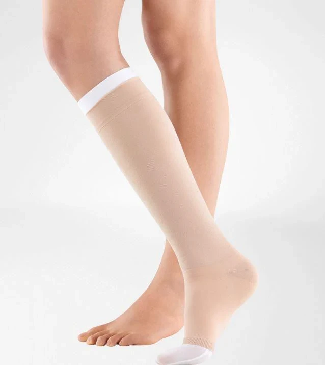 2026-03-15-69b5d2a0f2454-1.webp Venotrain Ulcertec Stocking X Large Ankle 30 - 33Cm Short 39Mmhg White - Each - Image 1