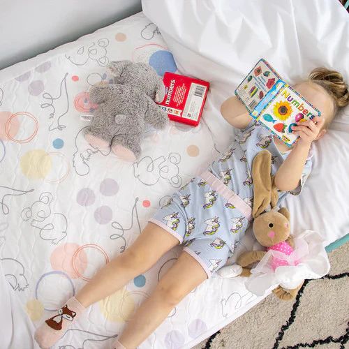 AQBED2010-KIDS-2_500x__51883.1680061026.1000.1200 Minappi Waterproof & Absorbent Bed Pad with Wings, Short single - Image 1